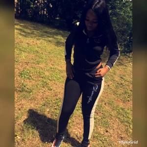 Meet your Posher, Crystal